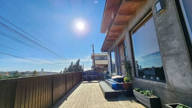 Casa en Venta en Calle Miramar | 267 m² con 3 Cabañas