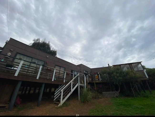 Casa en Venta en Pichilemu | 5 Dormitorios y Terraza con Vista