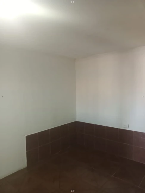 $300000 CASA PEQUEÑA. SIN PATIO, SIN ESTACIONAMIENTO 2D, 1B LIVING COMEDOR, BAÑO