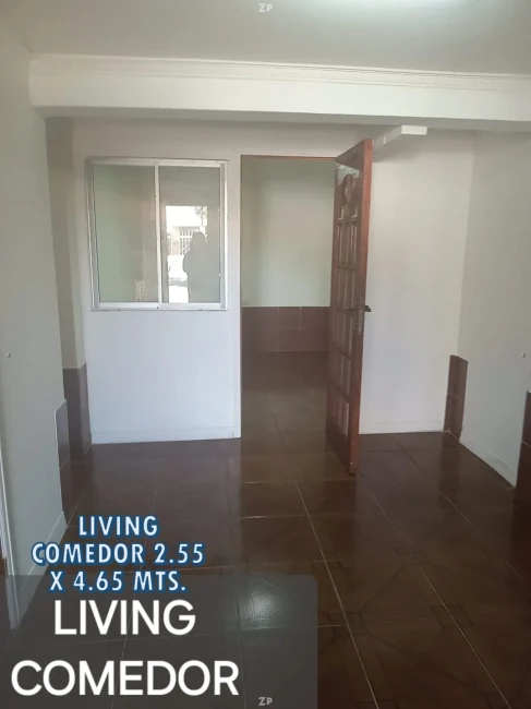 $300000 CASA PEQUEÑA. SIN PATIO, SIN ESTACIONAMIENTO 2D, 1B LIVING COMEDOR, BAÑO