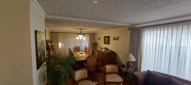 Casa en Venta en Calle Guadalupe | 268 m² con Piscina