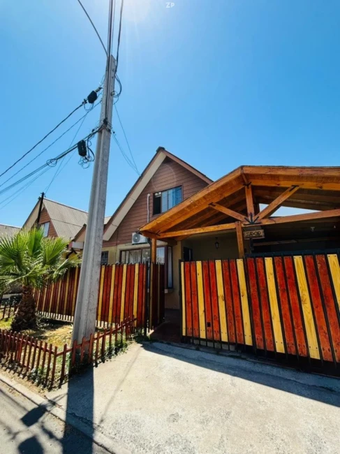 Casa en Venta en Villa Los Álamos, Rengo | 3 Dormitorios, Negocio Operativo