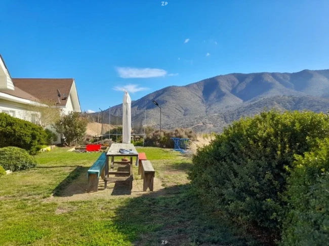 Parcela en venta de 5.000 m² con casa de 4 dormitorios y 206 m² construidos