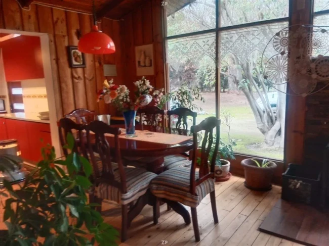 Parcela en venta de 5.600 m² con casa de madera, jacuzzi y árboles frutales