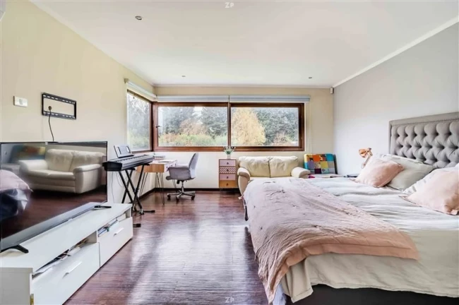 Parcela en venta de 5.000 m² con 2 casas, 8 dormitorios y piscina en condominio