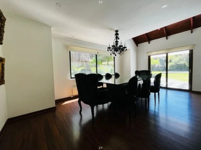 Parcela en venta de 5.000 m² con casa de 4 dormitorios, sauna y derechos de agua