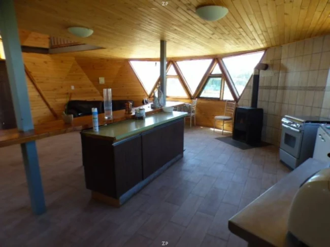 Parcela en venta de 12.000 m² con salones de eventos, casas, piscina y galpón
