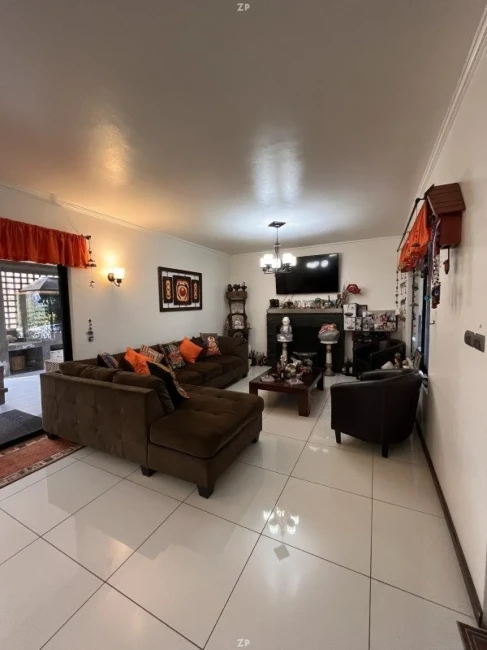 Parcela en venta de 5.150 m² con 2 casas, 6 dormitorios, piscina y cancha de fút