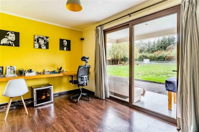 Parcela en venta de 5.000 m² con 2 casas, 8 dormitorios y piscina en condominio
