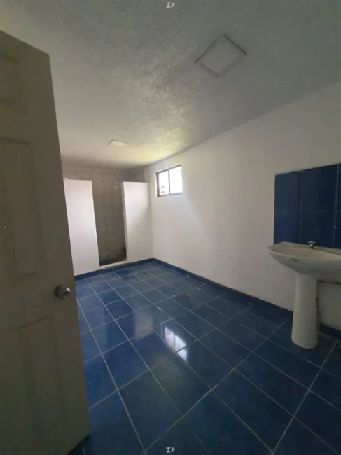 Parcela urbana en venta de 5.003 m² con casa de 7 dormitorios y 5 baños