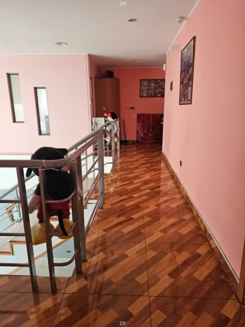 Parcela en venta de 1.600 m² con casa de 5 dormitorios, piscina y quincho