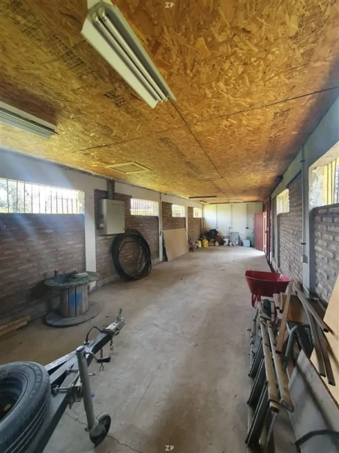 Parcela urbana en venta de 5.003 m² con casa de 7 dormitorios y 5 baños
