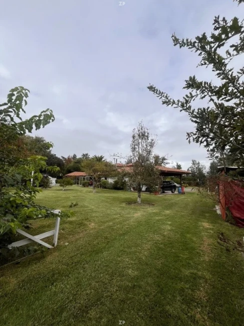 Parcela en venta de 5.418 m² con 5 dormitorios, piscina, quincho y terraza