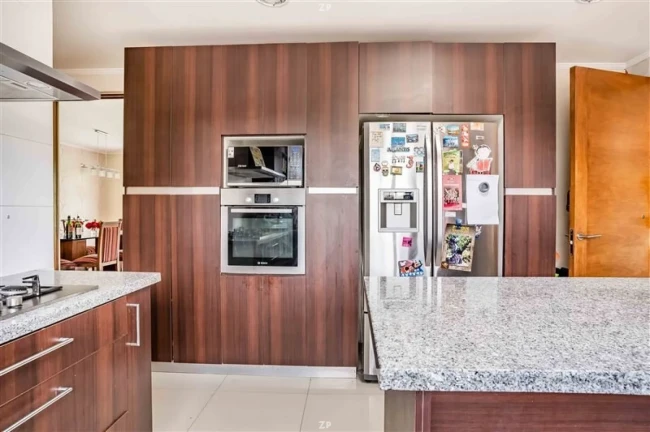 Parcela en venta de 5.000 m² con 2 casas, 8 dormitorios y piscina en condominio
