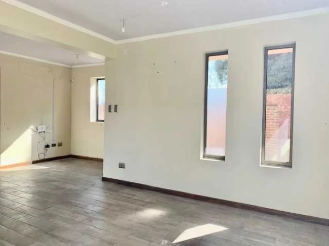 Casas en Venta en Buin | 2 Casas de 3 Pisos con 6 Dormitorios y 8 Baños
