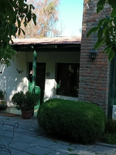 Casa en Venta en Condominio en Buin | 6.600 m² de Terreno y Estilo Chileno