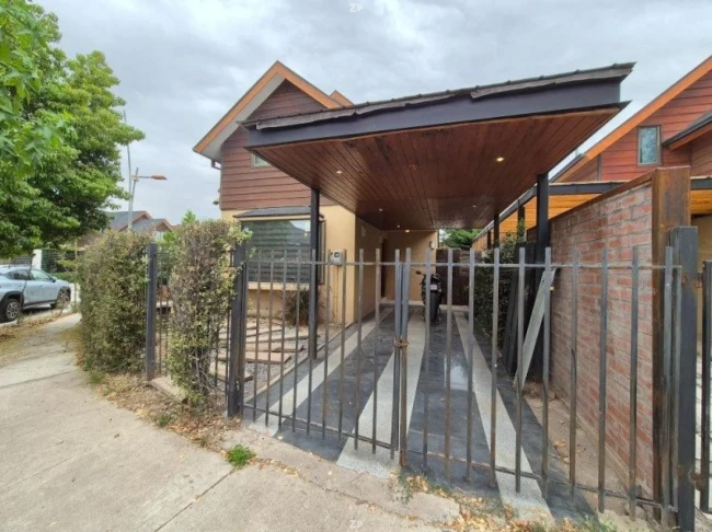 Casa en Venta Cerca de Estación Buin | 3 Dormitorios, Piscina y 210 m²