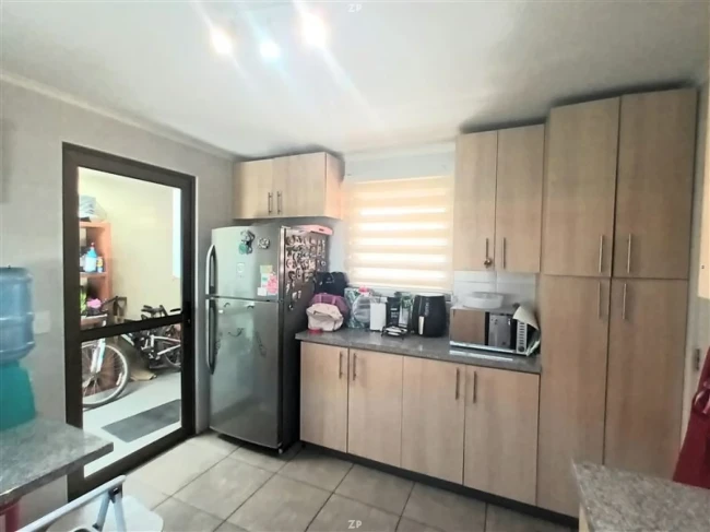 Casa Mediterránea en Venta en Linderos, Buin | 3 Dormitorios, Piscina Temperada 