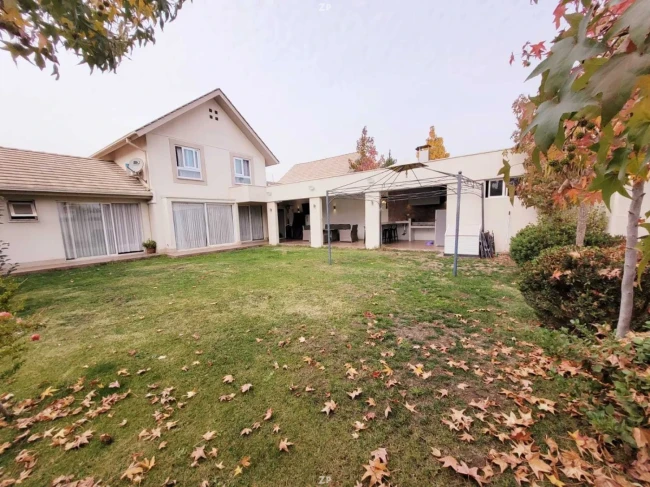 Casa en Venta en Condominio Alto Sacramento, Buin Oriente | 4 Dormitorios, 440m2