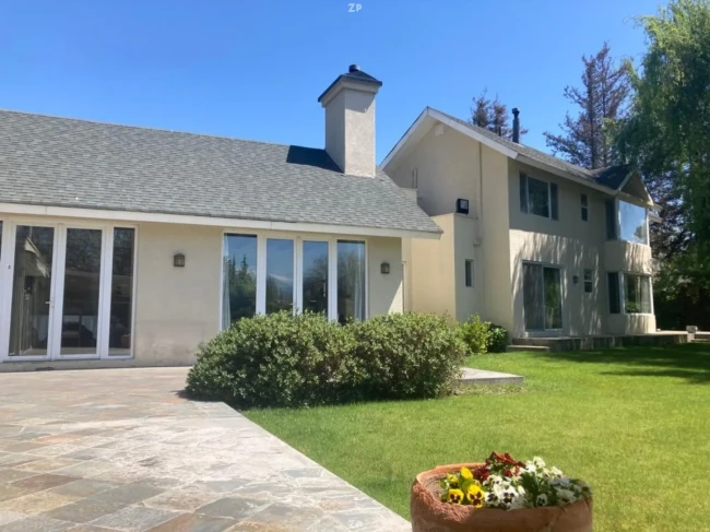 Casa en Venta en Club de Golf Las Araucarias de Linderos, Buin | 5 Dormitorios