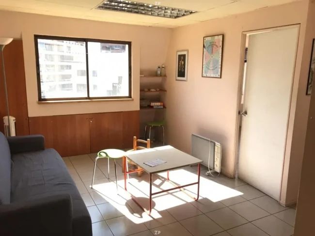 Oficina en Arriendo – Av. Luis Thayer Ojeda, Providencia
