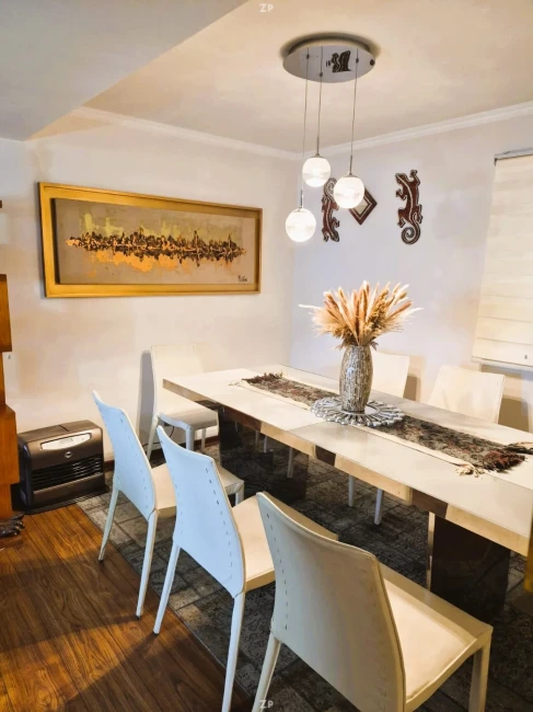Departamento en Venta 3 Dormitorios con Sala de Estar, 2 Estacionamientos