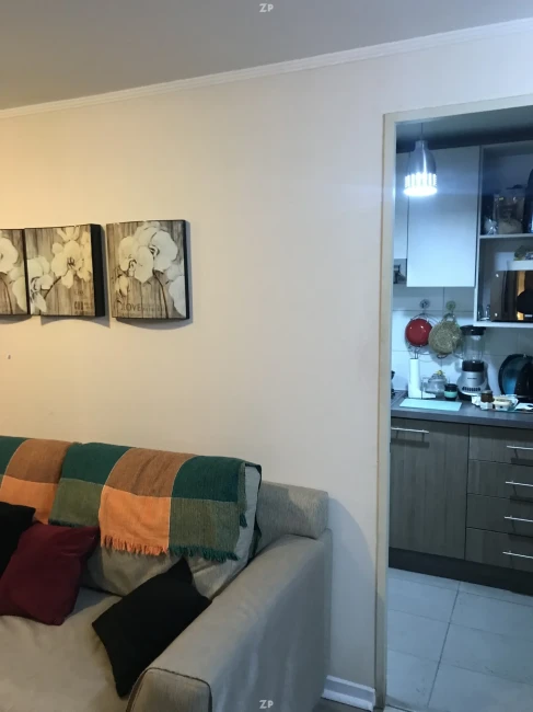 Departamento en Octava Avenida 1563, San Miguel, con estacionamiento y bodega.