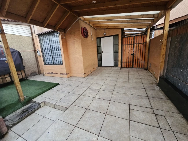 Se arrienda hermosa casa 3 dormitorios y 2 baños en Quilicura desde el 1 Sep. 26