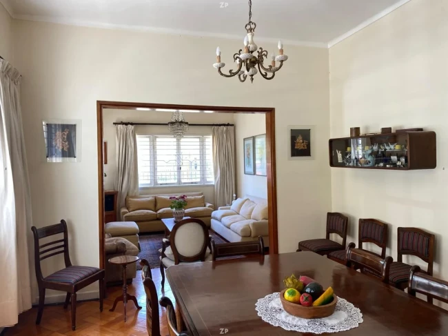 Casa en Venta en 12 Norte | 6 Dormitorios, Jardín y 3 Estac.