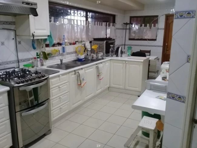 Casa en Venta Miraflores Bajo | 6 Dormitorios con Piscina