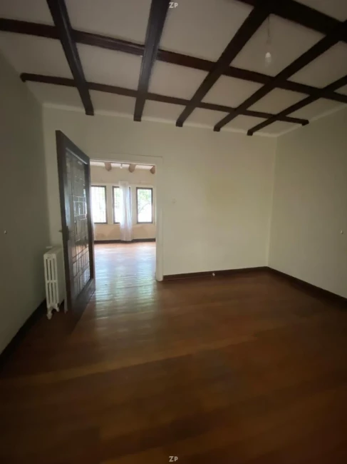 Casa en Venta en Álvarez | 5 Dormitorios, Patio