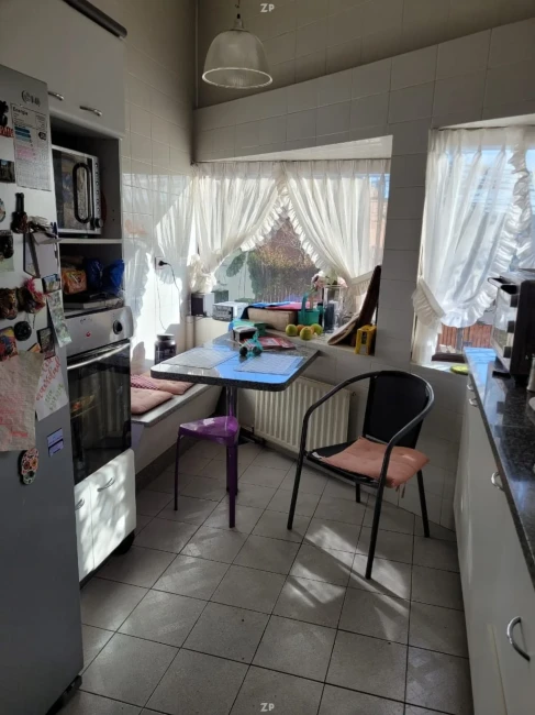 Casa en Venta en Petalonia | 4 Dormitorios, Piscina y 3 Estacionamientos