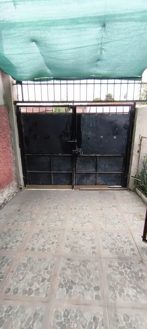 Se vende terreno con casa en lo Prado 