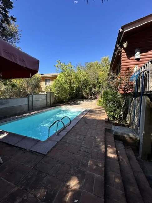 Hermosa casa con piscina muy cerca de la playa en Algarrobo