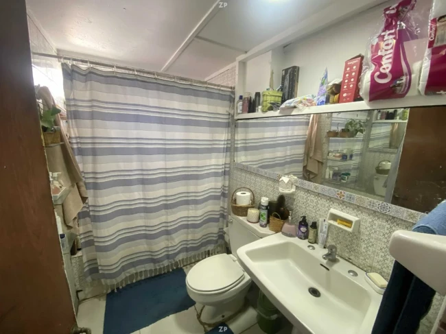 Propiedad con 2 casas independientes, piscina y 7 dormitorios en Miraflores Bajo