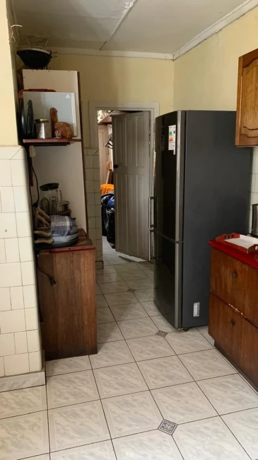 Casa de 3 dormitorios con 5 estacionamientos a pasos del Metro Chorrillos