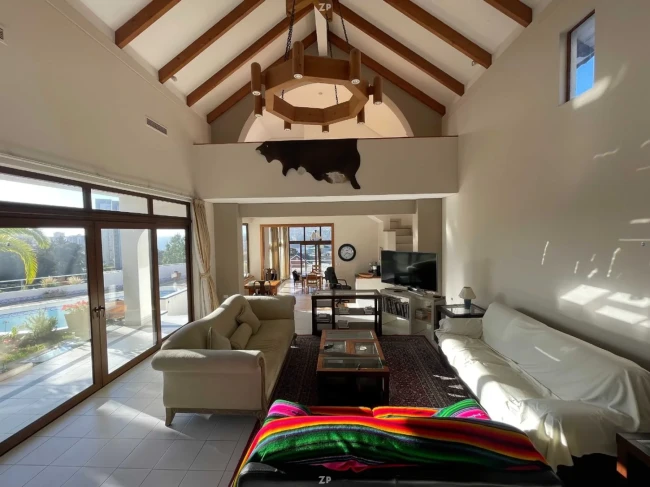 Casa 8D/7B con 4 Suites en Jardín del Mar, Viña del Mar | 3.025 m² Terreno