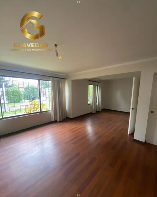  Una casa que ya sabe lo que es ser hogar con patio, estacionamiento, bodega.