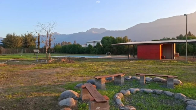 Parcela de 5.000 m² con casa, piscina y quincho en Paine