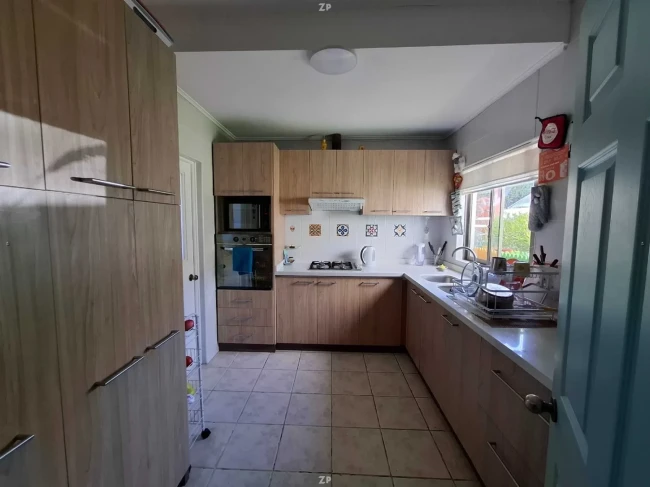 Casa 6D/3B con Casa Anexa, Bodega y 2 Estacionamientos en Viña del Mar