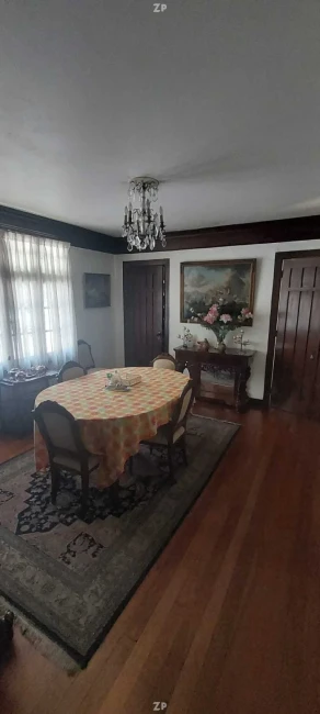 Casa en venta en Traslaviña, Viña del Mar | 5 Dormitorios y 1 Estacionamiento