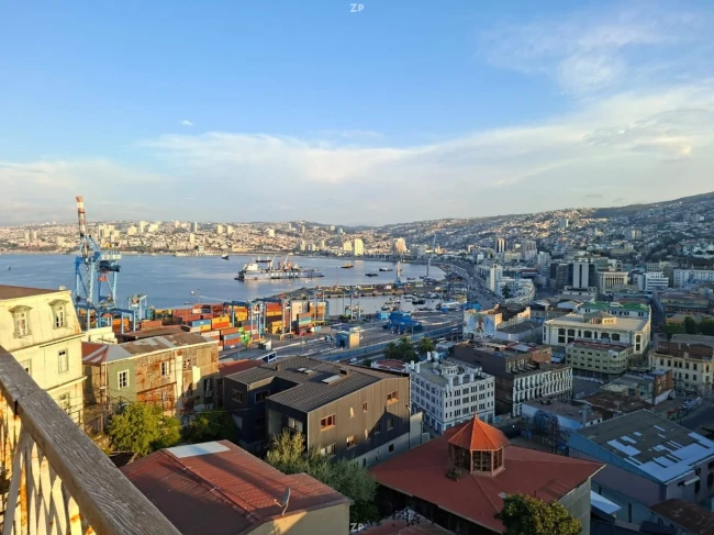 Departamento amoblado en venta en Cerro Artillería, Valparaíso | Vista a la bahí