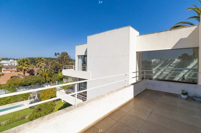 Casa en Venta en Las Golondrinas, Reñaca | 6 Dormitorios, Piscina y 3 Estac.