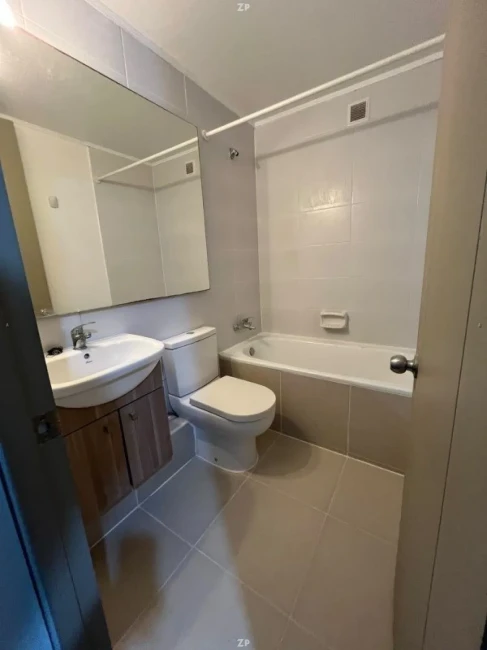 Departamento en Venta en Valparaíso | 3 Dormitorios, 2 Baños, Estacionamiento