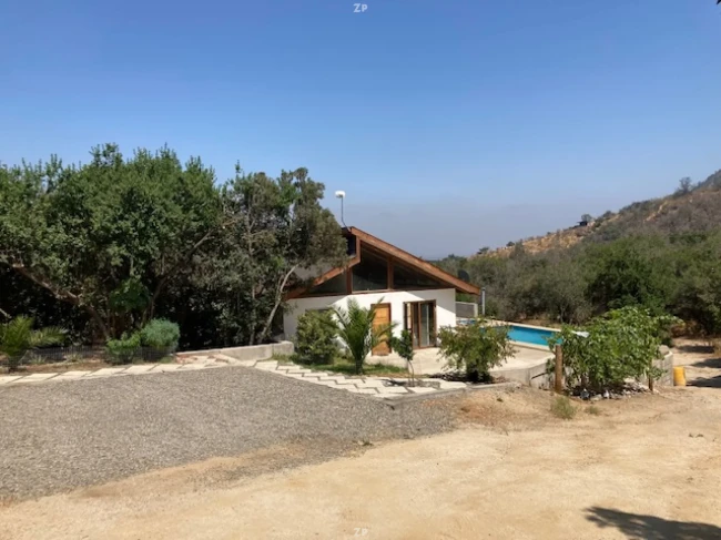 Parcela 6.410 m² con casa y piscina en Los Altos de Olmué