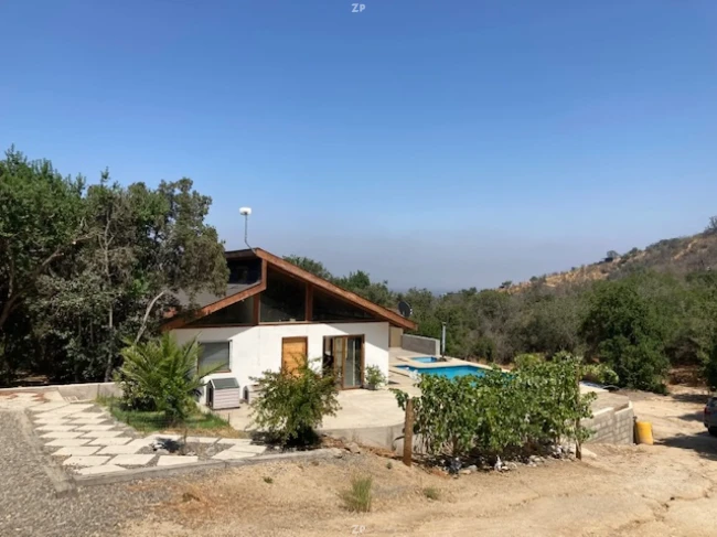 Parcela 6.410 m² con casa y piscina en Los Altos de Olmué