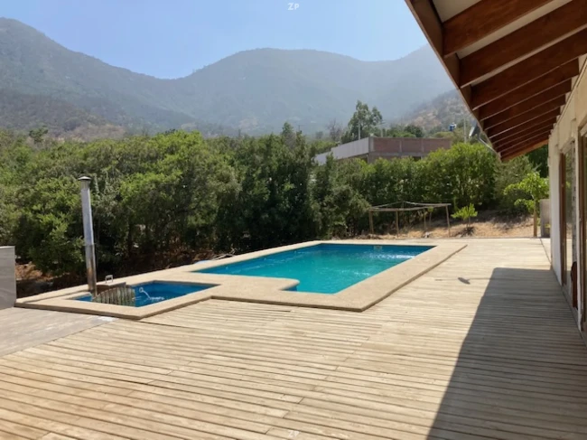 Parcela 6.410 m² con casa y piscina en Los Altos de Olmué