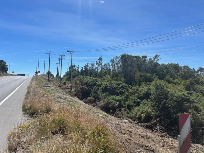 Pargua,Cruce Chayahue ,Terreno Orilla de Carretera.-