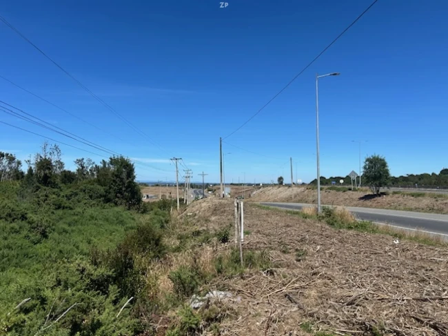 Pargua,Cruce Chayahue ,Terreno Orilla de Carretera.-