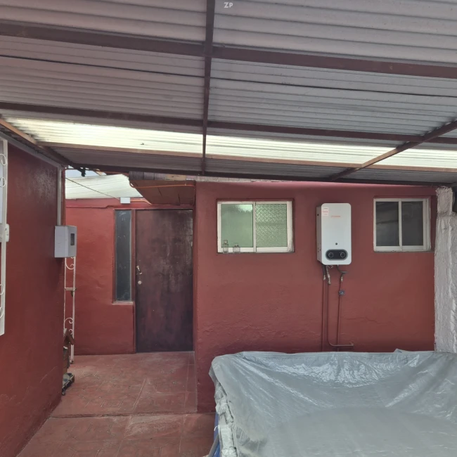 ARRIENDO CASA INTERIOR INDEPENDIENTE CON ESTACIONAMIENTOCERRO NAVIA